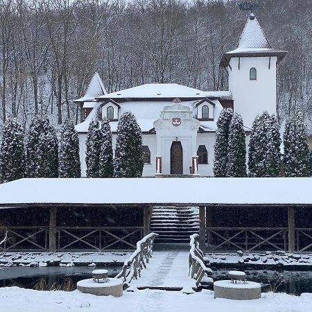 Готельний Комплекс Трапезна Subbotiv Buitenkant foto