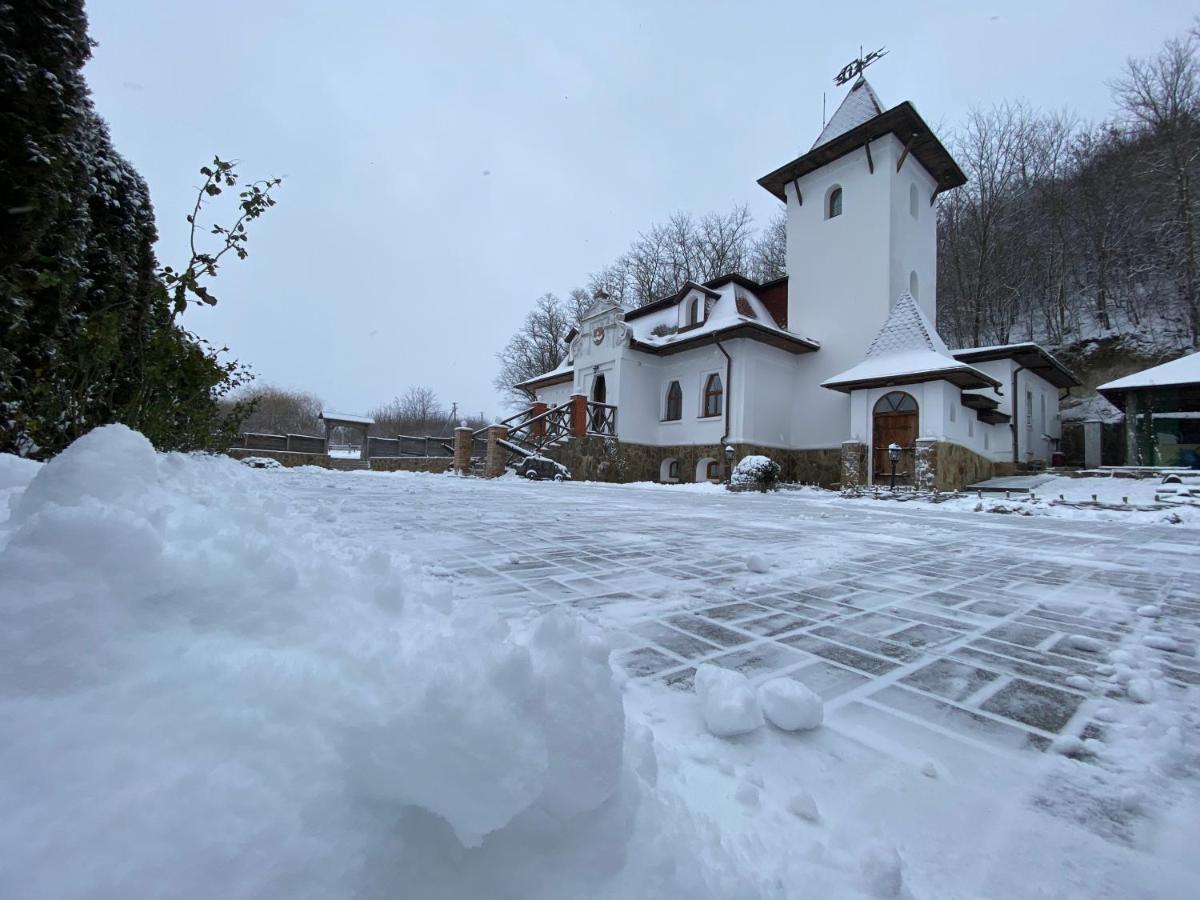 Готельний Комплекс Трапезна Subbotiv Buitenkant foto