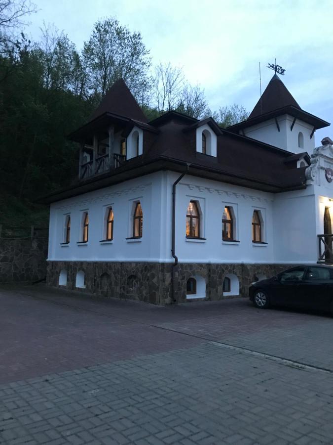 Готельний Комплекс Трапезна Subbotiv Buitenkant foto