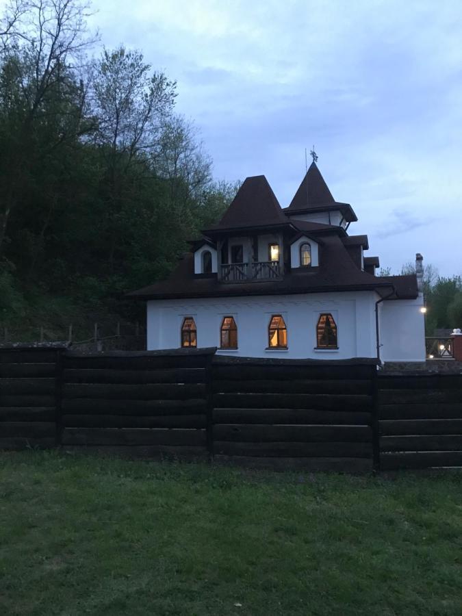 Готельний Комплекс Трапезна Subbotiv Buitenkant foto